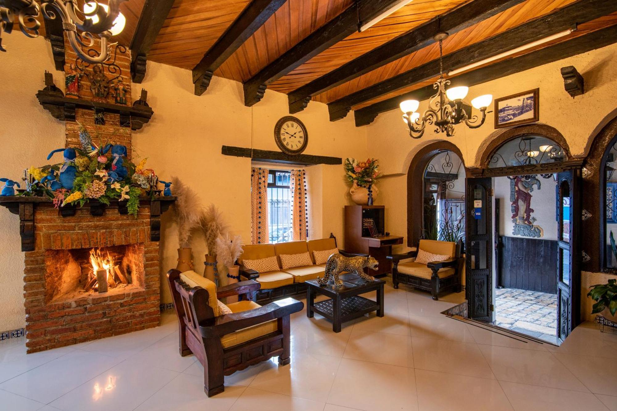 Hotel Palacio De Moctezuma San Cristóbal de Las Casas Buitenkant foto